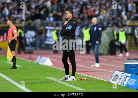 Ulm, Deutschland. September 2024. Thomas Woerle (SSV Ulm 1846 Cheftrainer), GER, SSV Ulm 1846 vs. Eintracht Braunschweig, Fussball, 2. Bundesliga, Spieltag 7, Saison 2024/2025, 27.09.2024, DFB-Vorschriften verbieten jede Verwendung von Fotografien als Bildsequenzen und/oder Quasi-Video. Foto: EIBNER/Florian Schust Credit: dpa/Alamy Live News Stockfoto