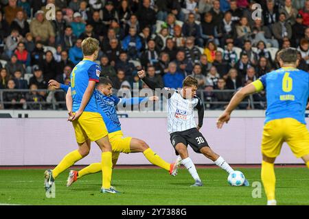 Ulm, Deutschland. September 2024. Maurice Krattenmacher (SSV Ulm 1846 #30), Torschuss, GER, SSV Ulm 1846 vs. Eintracht Braunschweig, Fussball, 2. Bundesliga, Spieltag 7, Saison 2024/2025, 27.09.2024, DFB-Vorschriften verbieten jede Verwendung von Fotografien als Bildsequenzen und/oder Quasi-Video. Foto: EIBNER/Florian Schust Credit: dpa/Alamy Live News Stockfoto