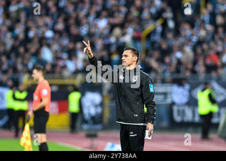 Ulm, Deutschland. September 2024. Thomas Woerle (SSV Ulm 1846 Cheftrainer), GER, SSV Ulm 1846 vs. Eintracht Braunschweig, Fussball, 2. Bundesliga, Spieltag 7, Saison 2024/2025, 27.09.2024, DFB-Vorschriften verbieten jede Verwendung von Fotografien als Bildsequenzen und/oder Quasi-Video. Foto: EIBNER/Florian Schust Credit: dpa/Alamy Live News Stockfoto