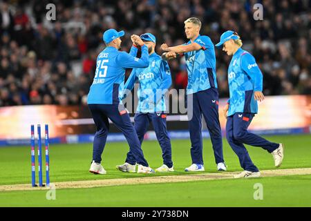 London, Großbritannien. September 2024. England Cricket Team: Feiern Sie das Bowling von Travis HEAD of Australia während der dritten Metro Bank One Day International England gegen Australien im Lords, London, Großbritannien, 27. September 2024 (Foto: Mark Dunn/News Images) in London, Großbritannien am 27. September 2024. (Foto: Mark Dunn/News Images/SIPA USA) Credit: SIPA USA/Alamy Live News Stockfoto