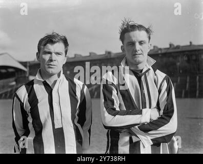 LUTON UNTERSCHREIBT STOBBART FÜR £12.000 FRANK HOUGHTON ( rechts oder links - halb ) Höhe 5 ' - 8,5 '' Gewicht 11 Stein 9lb gesichert von Ballymena F . C. ( Nordirland ) im Januar 1948 , wurde aber in Preston , Lancashire geboren . Ein sehr anpassungsfähiger Spieler , der gegen Ende 1947 - 48 direkt im First Team gespielt wurde und gegen Sheffield Mittwoch zwei wichtige Tore erzielte , was die Beförderung zu einem ganz sicheren Ergebnis machte und sich beim zweiten Tor den Arm brach . GEORGE STOBBART ( außen - rechts ) 5 ' - 6 und ein halbes '' Gewicht 11 . Sein erster Liga-Club war Middlesbrough Stockfoto