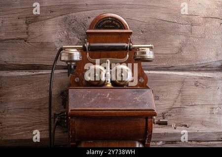 Lindesnes, Norwegen - 4. Januar 2023: Altmodisches Telefon aus den frühen 1900er Jahren Stockfoto