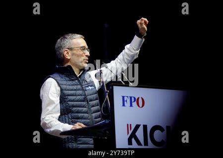 Wien, Österreich. September 2024. ÖSTERREICH; WIEN; 20240927; Bundesparteivorsitzender der Freiheitlichen Partei Österreichs (FPOe) Herbert Kickl bei der Wahlkundgebung zur Nationalratswahl in Wien am 27. September 2024. /// ÖSTERREICH; WIEN; 20240927; Bundesparteiobmann der Freiheitlichen ParteiÖsterreich (FPÖ) Herbert Kickl während der Wahlabschluss Kundgebung für die Nationalratswahl in Wien am 27. September 2024. - 20240927 PD8934 Credit: APA-PictureDesk/Alamy Live News Stockfoto