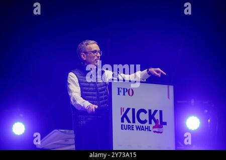 Wien, Österreich. September 2024. ÖSTERREICH; WIEN; 20240927; Bundesparteivorsitzender der Freiheitlichen Partei Österreichs (FPOe) Herbert Kickl bei der Wahlkundgebung zur Nationalratswahl in Wien am 27. September 2024. /// ÖSTERREICH; WIEN; 20240927; Bundesparteiobmann der Freiheitlichen ParteiÖsterreich (FPÖ) Herbert Kickl während der Wahlabschluss Kundgebung für die Nationalratswahl in Wien am 27. September 2024. - 20240927 PD8949 Credit: APA-PictureDesk/Alamy Live News Stockfoto