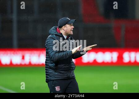 Unterhaching, Deutschland. September 2024. Marc Unterberger (SpVgg Unterhaching, Chef-Trainer), SpVgg Unterhaching vs. SV Sandhausen, Fussball, 3. Liga, 8. Spieltag, Saison 24/25, 27.09.2024, DFL-VORSCHRIFTEN VERBIETEN DIE VERWENDUNG VON FOTOS ALS BILDSEQUENZEN, Foto: Eibner-Pressefoto/Jenni Maul Credit: dpa/Alamy Live News Stockfoto