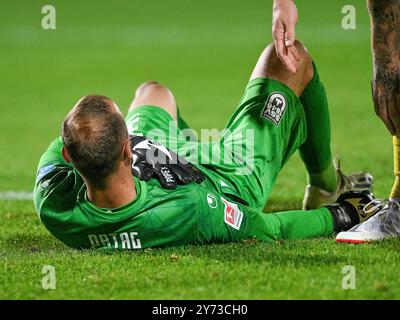 Ulm, Deutschland. September 2024. Christian Ortag (SSV Ulm 1846 #39), Verletzung, GER, SSV Ulm 1846 vs. Eintracht Braunschweig, Fussball, 2. Bundesliga, Spieltag 7, Saison 2024/2025, 27.09.2024, DFB-Vorschriften verbieten jede Verwendung von Fotografien als Bildsequenzen und/oder Quasi-Video. Foto: EIBNER/Florian Schust Credit: dpa/Alamy Live News Stockfoto