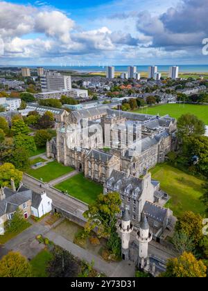 Luftaufnahme von der Drohne des King’s College an der Aberdeen University in Old Aberdeen, Aberdeenshire, Schottland, Großbritannien Stockfoto