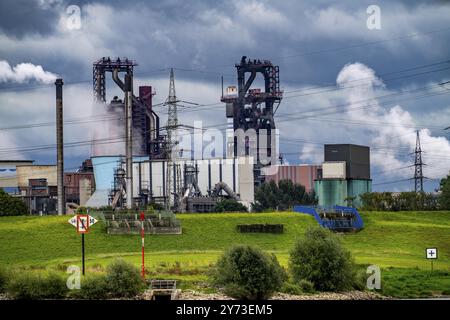 ThyssenKrupp Stahlwerk Duisburg-Bruckhausen, Hochöfen 8 und 9, Rhein, Duisburg, Nordrhein-Westfalen, Deutschland, Europa Stockfoto