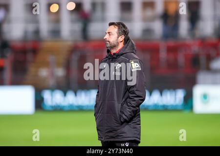 Unterhaching, Deutschland. September 2024. Sreto Ristic (SV Sandhausen, Cheftrainer), SpVgg Unterhaching vs. SV Sandhausen, Fussball, 3. Liga, 8. Spieltag, Saison 24/25, 27.09.2024, DFL-VORSCHRIFTEN VERBIETEN DIE VERWENDUNG VON FOTOS ALS BILDSEQUENZEN, Foto: Eibner-Pressefoto/Jenni Maul Credit: dpa/Alamy Live News Stockfoto