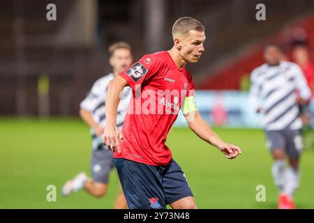 Unterhaching, Deutschland. September 2024. Sebastian Maier (SpVgg Unterhaching, 10) Oberkoerper mit Kapitaensbinde, SpVgg Unterhaching vs. SV Sandhausen, Fussball, 3. Liga, 8. Spieltag, Saison 24/25, 27.09.2024, DFL-VORSCHRIFTEN VERBIETEN DIE VERWENDUNG VON FOTOS ALS BILDSEQUENZEN, Foto: Eibner-Pressefoto/Jenni Maul Credit: dpa/Alamy Live News Stockfoto