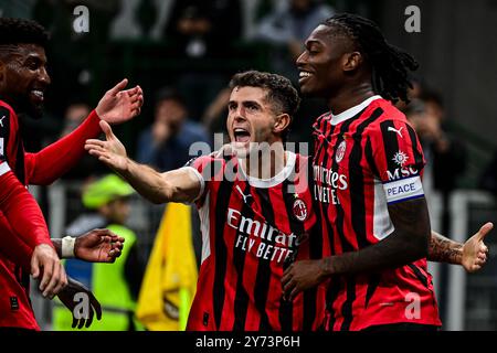 Christian Pulisic feiert, nachdem er sein drittes Tor beim italienischen Fußballspiel der Serie A zwischen dem AC Milan und Lecce im San Siro Stadium in Mailand am 27. September 2024 erzielt hat. Credit: Piero Cruciatti/Alamy Live News Stockfoto