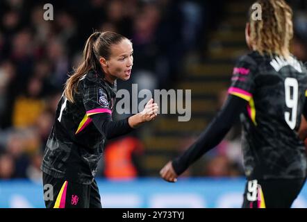 Chelsea's Guro Reiten (links) feiert mit seinen Teamkollegen, nachdem sie während des Spiels der Barclays Women's Super League im Londoner Selhurst Park das vierte Tor des Spiels erzielt haben. Bilddatum: Freitag, 27. September 2024. Stockfoto