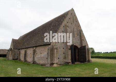 Die mittelalterliche Zehntscheune in Great Coxwell. Mai 2019 Stockfoto