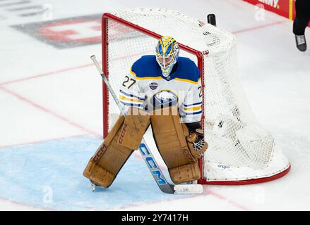 Devon Levi (Torwart / Goalie, Buffalo Sabres, #27) GER, EHC Red Bull Muenchen gegen Buffalo Sabres, Eishockey, Testspiel, Preseason, Grand Opening SAP Garden, 27.09.2024. Foto: Eibner-Pressefoto/Heike Feiner Stockfoto