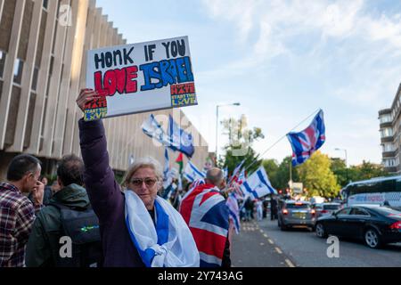 London, Großbritannien. September 2024. Pro-israelische Aktivisten werden während einer wöchentlichen Palästina-Israel-Demonstration im Swiss Cottage von der Polizei verhaftet. Die wöchentlichen Proteste finden derzeit seit mehr als einem Jahr statt, in der Regel mit starker Polizeipräsenz. Quelle: Velar Grant/Alamy Live News Stockfoto