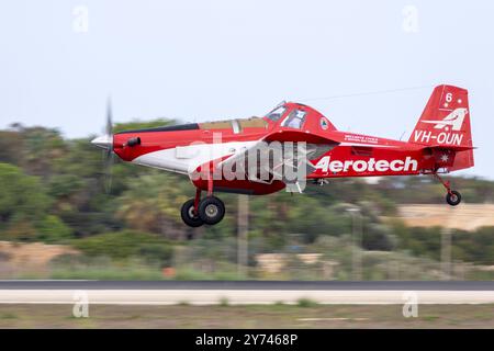 Aerotech Australasia Pty Ltd Air Tractor AT-802A (REG: VH-OUN) landet für einen technischen Stopp auf dem Fährflug. Stockfoto