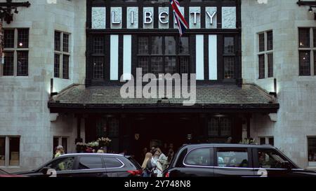 London, England, April 30 2023: Blick auf die Carnaby Street Stockfoto