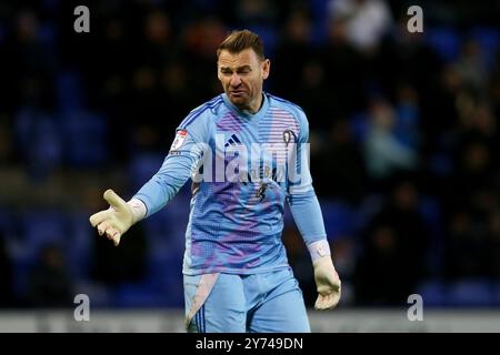 Birkenhead, Großbritannien. September 2024. Jamie Jones, der Torhüter von Salford City sieht zu. EFL Skybet Football League Two Match, Tranmere Rovers gegen Salford City, Prenton Park, Birkenhead, Wirral am Freitag, den 27. September 2024. Dieses Bild darf nur für redaktionelle Zwecke verwendet werden. Nur redaktionelle Verwendung, .PIC von Chris Stading/ Credit: Andrew Orchard Sportfotografie/Alamy Live News Stockfoto