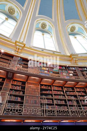 Großer gewölbter Lesesaal des British Museum, bekannt als Quelle der Inspiration für viele berühmte Autoren Stockfoto