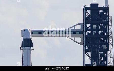 Cape Canaveral, Florida, USA. September 2024. Eine SpaceX Falcon 9-Rakete mit der Crew Dragon Freedom-Kapsel sitzt am 27. September 2024 auf dem Space Launch Complex-40 (SLC-40) auf der Cape Canaveral Space Force Station, Florida, vor dem Start der SpaceX Crew-9 der NASA. NASA-Astronaut Nick Hague und Roscosmos-Kosmonaut Aleksandr Gorbunovl starten am 28. September 2024 um 13:17 Uhr EDT an Bord der Drachenkapsel zur Internationalen Raumstation. (Kreditbild: © Charles Briggs/ZUMA Press Wire) NUR REDAKTIONELLE VERWENDUNG! Nicht für kommerzielle ZWECKE! Stockfoto