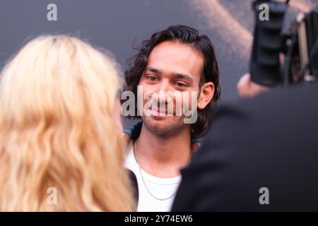 Ismael Cruz Cordova und Maxim Baldry nehmen am 26. August 2024 an der Premiere von El Señor de Los Anillos: Los Anillos de Poder im Callao Cinema Teil mit: Max Baldry Where: Madrid, Spain When: 26 Aug 2024 Credit: Oscar Gonzalez/WENN Stockfoto