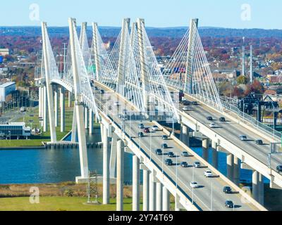 Luftaufnahme der New Goethals Bridge, die Arthur Kill Meerenge zwischen Elizabeth, New Jersey und Staten Island, New York an einem sonnigen Nachmittag überspannt. Th Stockfoto