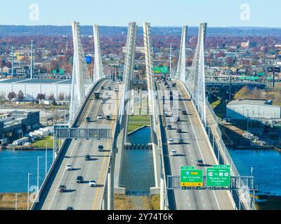 Luftaufnahme der New Goethals Bridge, die Arthur Kill Meerenge zwischen Elizabeth, New Jersey und Staten Island, New York an einem sonnigen Nachmittag überspannt. Th Stockfoto
