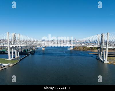 Luftaufnahme der New Goethals Bridge, die Arthur Kill Meerenge zwischen Elizabeth, New Jersey und Staten Island, New York an einem sonnigen Nachmittag überspannt. Th Stockfoto