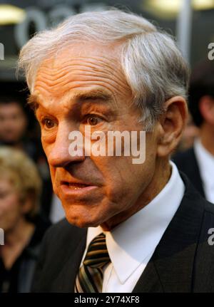 Der kongressabgeordnete Ron Paul dargestellt bei Peter Piper Pizza in Las Vegas, Nevada, 15. Januar, 2008. © kabik / MediaPunch Stockfoto