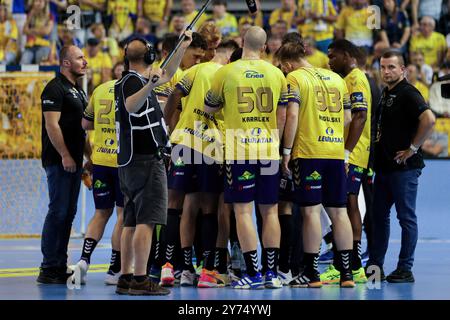 Kielce, Polen. September 2024. Spieler von Industria Kielce, die beim EHF Champions League-Spiel zwischen Industria Kielce und Barcelona in Hala Legionow zu sehen waren. Endpunktzahl: Industria Kielce 28: 32 Barcelona. Quelle: SOPA Images Limited/Alamy Live News Stockfoto