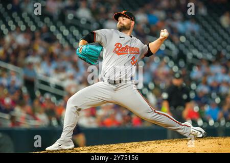 Minneapolis, Minnesota, USA. September 2024. Baltimore Orioles Relief Pitcher DANNY COULOMBE (54) spielt während eines MLB Baseballspiels zwischen den Minnesota Twins und den Baltimore Orioles im Target Field. Die Orioles gewannen 7-2 und schlossen die Minnesota Twins aus dem MLB Wild Card Race und Playoff Contention aus. (Kreditbild: © Steven Garcia/ZUMA Press Wire) NUR REDAKTIONELLE VERWENDUNG! Nicht für kommerzielle ZWECKE! Stockfoto