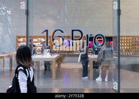 Tokio, Japan. September 2024. Frontscheibe des Apple Store in Omotesando. (Foto: Stanislav Kogiku/SOPA Images/SIPA USA) Credit: SIPA USA/Alamy Live News Stockfoto