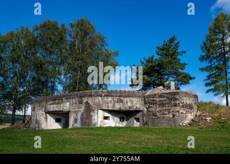 Tschechoslowakische Festung K-S 32 'Na Růžku' in der Nähe von Lichkov. Heute als Armeemuseum genutzt, das den Ereignissen der späten 1930er Jahre gewidmet ist Stockfoto