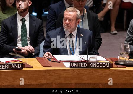 New York, New York, USA. September 2024. Lord Ray Collins aus Highbury, Parlamentarischer Unterstaatssekretär für Auswärtige Angelegenheiten, Commonwealth and Development Office, nimmt am 27. September 2024 am Hauptsitz der Vereinten Nationen in New York an der Sitzung des Sicherheitsrats zur Lage im Nahen Osten Teil (Foto: © Lev Radin/ZUMA Press Wire). Nicht für kommerzielle ZWECKE! Stockfoto