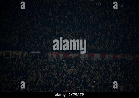 AC Mailand' Fans-Coreografie während des italienischen Fußballspiels der Serie A zwischen dem AC Mailand und Lecce im San Siro Stadion in Mailand, Italien am 27. September 2024 Credit: Piero Cruciatti/Alamy Live News Stockfoto