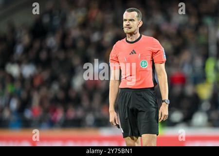 Ulm, Deutschland. September 2024. Fußball: Bundesliga 2, SSV Ulm 1846 - Eintracht Braunschweig, Spieltag 7, Donaustadion. Schiedsrichter Richard Hempel beobachtet das Spiel. Vermerk: Harry langer/dpa/Alamy Live News Stockfoto