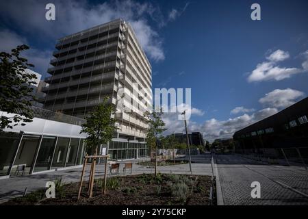 Saint Denis, Frankreich. September 2024. Abbildungen der Gebäude im ehemaligen „Athleten-Dorf“, in dem die Athleten der Olympischen Spiele 2024 in Saint Denis bei Paris am 27. September 2024 residierten. Foto: Eliot Blondet/ABACAPRESS. COM Credit: Abaca Press/Alamy Live News Stockfoto