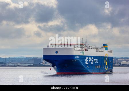 Fahrzeugträger LakeHerman fährt nach dem Verlassen der Royal Portbury Docks auf See Stockfoto