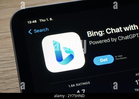 OSTRAVA, TSCHECHIEN - 1. AUGUST 2024: App Store mit der mobilen App Bing Chat Chatbot wird installiert Stockfoto