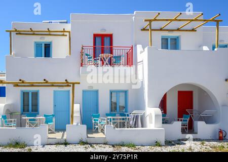 Ano Koufonisi, Griechenland - 15. Mai 2024: Architektur im Kykladischen Stil auf der Insel Ano Koufonisi. Kleine Kykladen, Griechenland Stockfoto