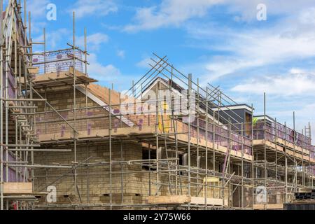 Construction Site – Ein modernes Gebäude mit Wohneigentum, das den aktuellen Wohnungsanforderungen in Großbritannien gerecht wird. Stockfoto