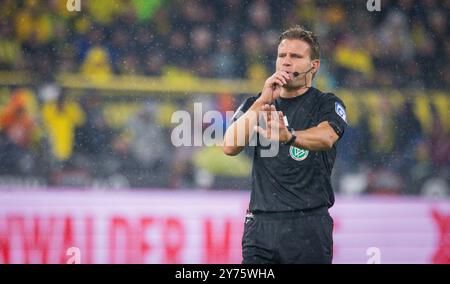 Dortmund, Deutschland. September 2024. Schiedsrichter Felix Brych Borussia Dortmund - VfL Bochum 27.09.2024 Copyright (nur für journalistische Zwecke) Stockfoto