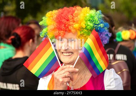 Preston, Lancashire. Unterhaltung in Großbritannien. September 2024. Happy Story Days als MyRAID farbenfroher, lebendiger Charaktere feiern Love, Unity im Citry Center. Quelle: MediaWorldImages/AlamyLiveNews Stockfoto