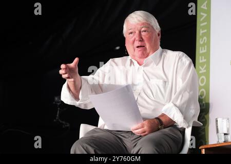 Wigtown, Dumfries and Galloway, Schottland – Samstag, den 28. September 2024 – Brian Taylor Journalist und Broadcaster beim Festival – das Wigtown Book Festival findet bis Sonntag, den 6. Oktober 2024 statt – Foto Steven May / Alamy Live News Stockfoto