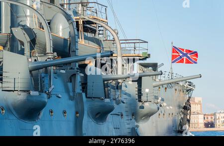 Sankt Petersburg, Russland - 16. Juni 2024: Bord des geschützten Kreuzers Aurora, heute als Museumsschiff erhalten Stockfoto