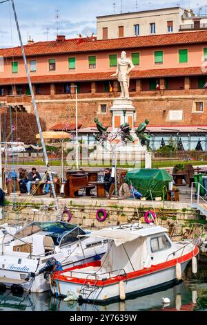 Fontana dei Quattro Mori in Livorno, Italien, von der Ponte dei Francesi aus gesehen. Stockfoto
