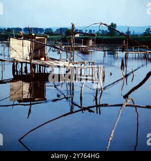 Traditionelle Fischerreusen im Port Milena in Ulcinj, Montenegro, Jugoslawien um 1981. Stockfoto