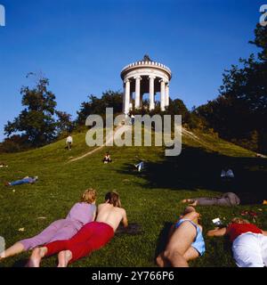 Monopteros im Englischen Garten in München, Bayern, Oberbayern, um 1985. Stockfoto