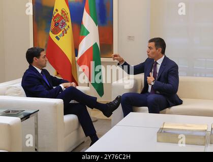 Madrid, 20.09.2024. La Moncloa Palace. Runde der Kontakte mit den Regionalpräsidenten. Der Regierungspräsident Pedro Sánchez empfängt den Lehendakari Imanol Pradales (PNV). Foto: Jaime García. ARCHDC. Quelle: Album / Archivo ABC / Jaime García Stockfoto