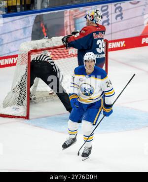 München, Deutschland. September 2024. Dylan Cozens (Buffalo Sabres, #24) nach seinem Tor zum 0:3. GER, EHC Red Bull Muenchen gegen Buffalo Sabres, Eishockey, Testspiel, Preseason, Grand Opening SAP Garden, 27.09.2024. Foto: Eibner-Pressefoto/Heike feiner Credit: dpa/Alamy Live News Stockfoto